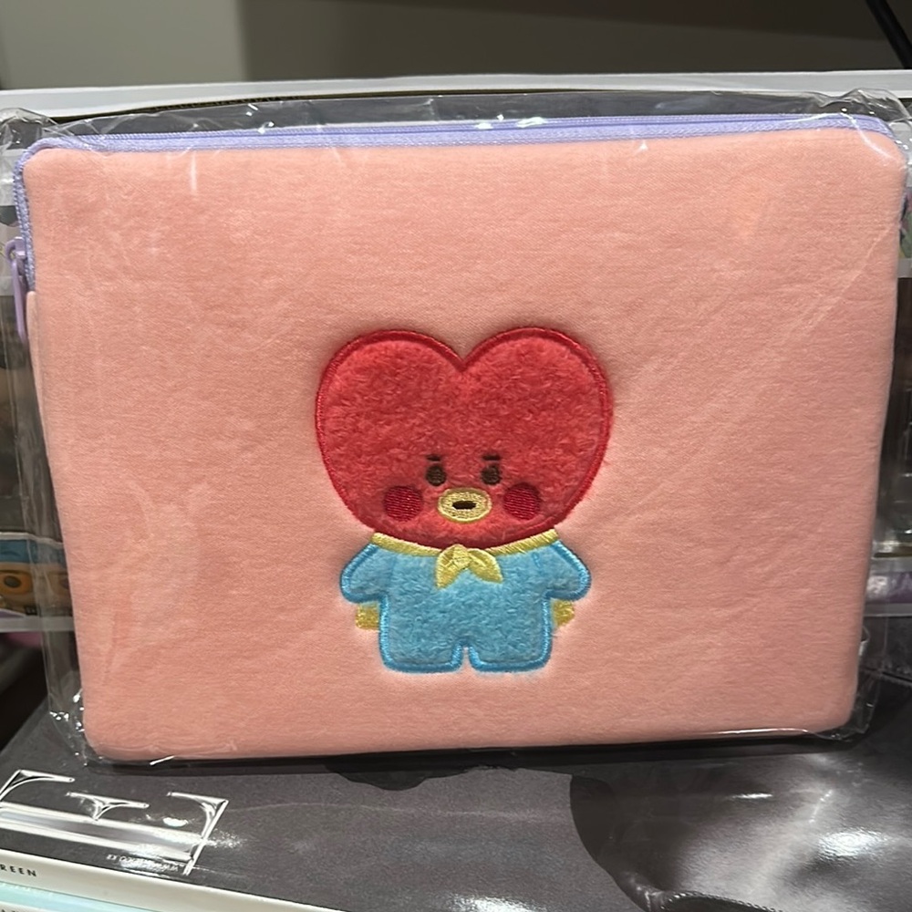BT21 Tata Makeup Pouch (Sealed and NWT)